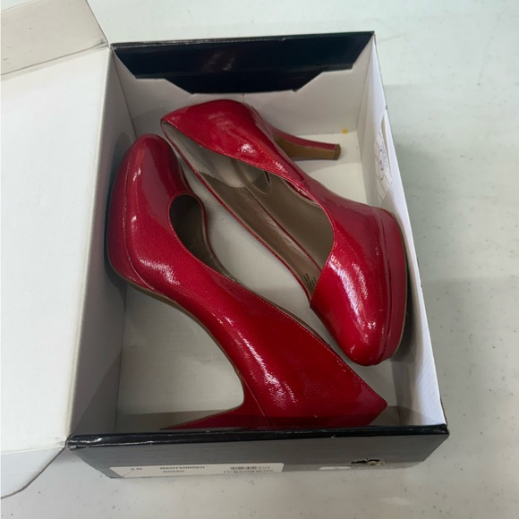 Vibrant Red Heels with Rounded Toe - Picture 3 of 8